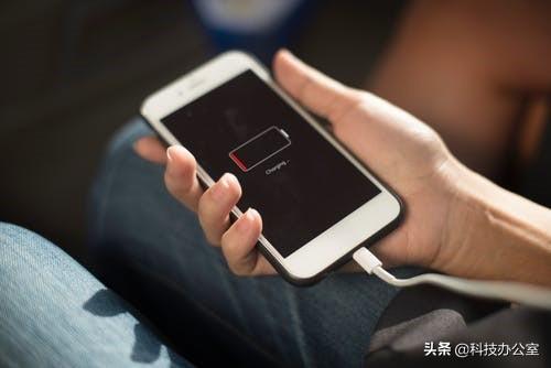 蘋果手機怎么充電對電池好（iPhone手機充電方面的小技巧）(1)