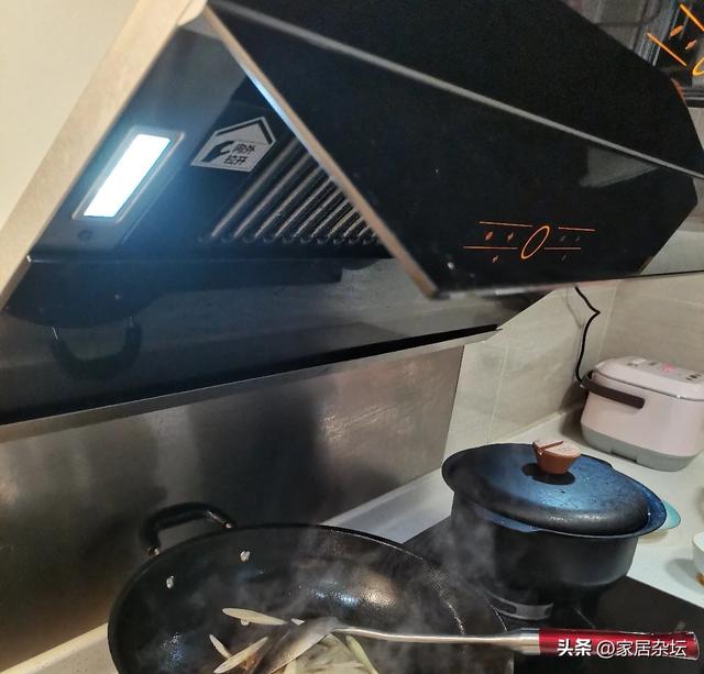 側(cè)吸和頂吸油煙機哪個效果好（油煙機頂吸和側(cè)吸怎么選）(18)