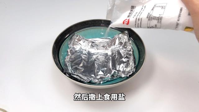 銀飾發(fā)黑怎么清洗（銀首飾發(fā)黑最新簡單清洗方法）(5)