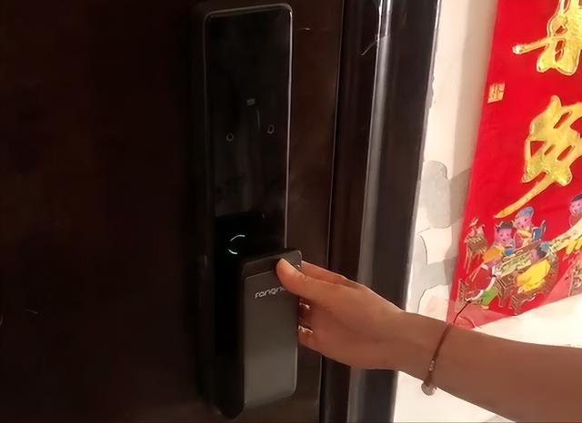 指紋解鎖突然用不了怎么回事（指紋鎖常見故障及維修方法）(1)