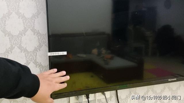 液晶電視機(jī)屏幕臟了怎樣清理（電視屏幕最簡(jiǎn)單的清潔方法）(2)