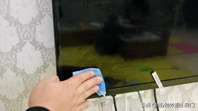 液晶電視機(jī)屏幕臟了怎樣清理（電視屏幕最簡(jiǎn)單的清潔方法）(8)