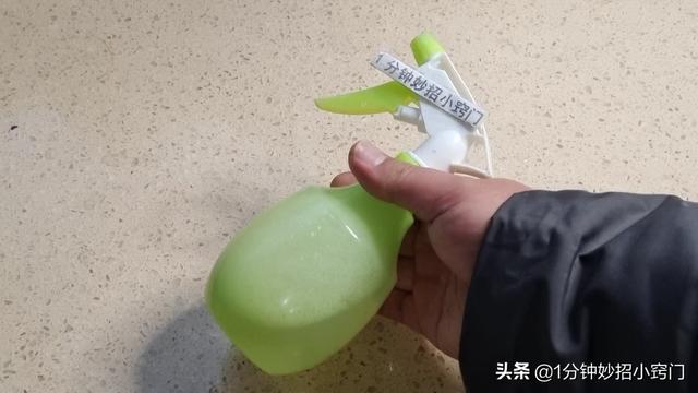 家用油煙機(jī)怎么拆卸清洗（油煙機(jī)污垢清洗小妙招）(3)