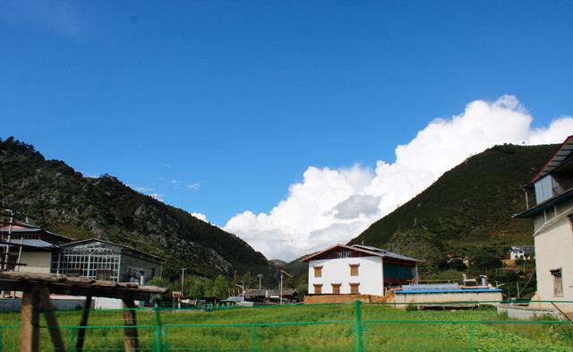 香格里拉圖片風(fēng)景圖片高清（七月的香格里拉有多美）(1)