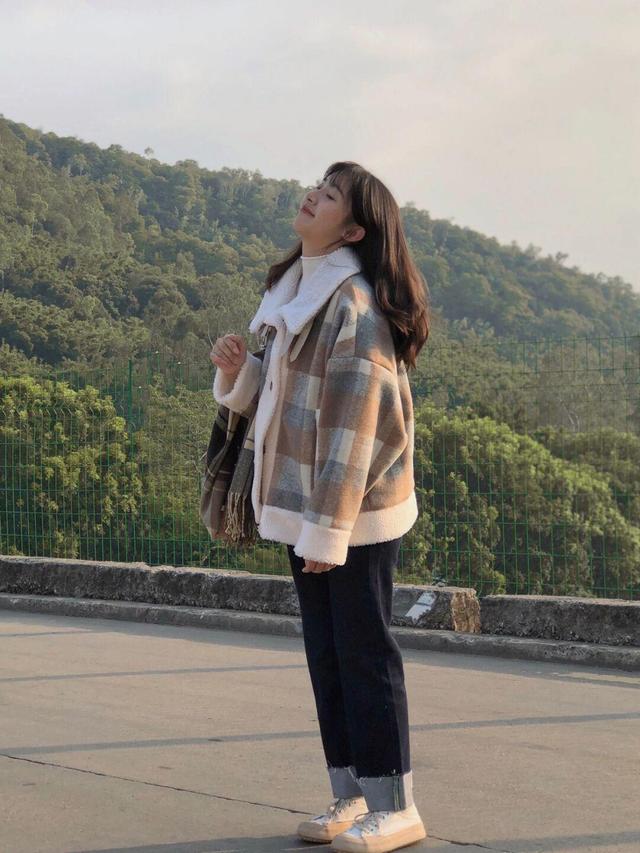 毛呢短外套如何搭配（冬天毛呢外套怎么穿好看又保暖）(11)