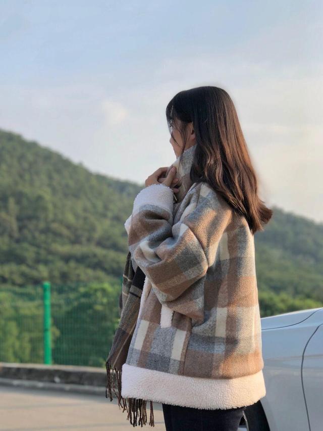 毛呢短外套如何搭配（冬天毛呢外套怎么穿好看又保暖）(13)